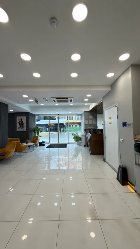 Popüler Dent · Entrance and reception